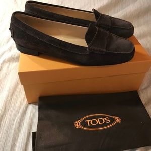 Tods Melanie Moc Brown Suede sz 9.5